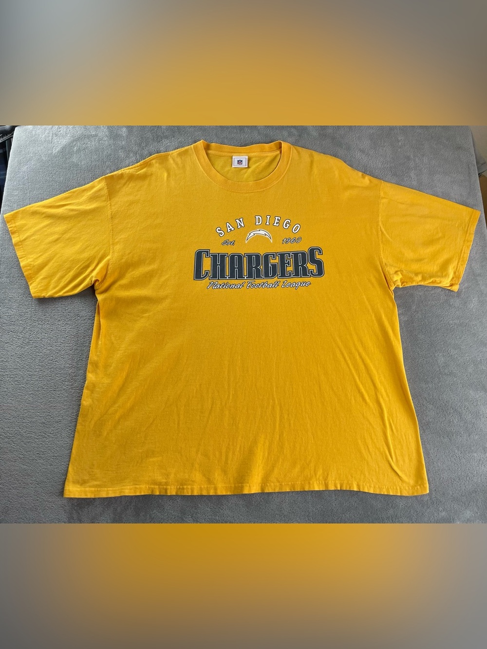San Diego Chargers Men’s 4XL (No Sz Tag) NFL Vintage Orange-Yellow T Shirt •hole